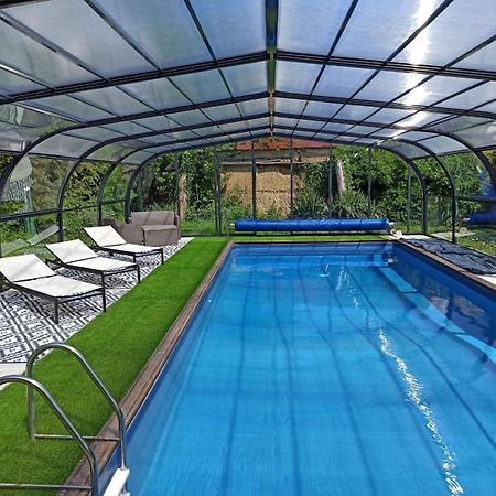 La Petellerie, maison de campagne avec piscine pour un séjour détente Moyon Exterior foto