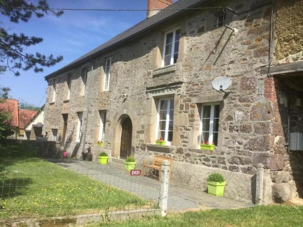 La Petellerie, maison de campagne avec piscine pour un séjour détente Moyon Exterior foto