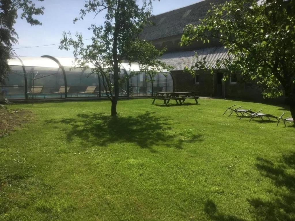 La Petellerie, maison de campagne avec piscine pour un séjour détente Moyon Exterior foto