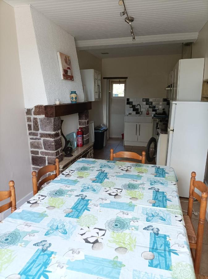 La Petellerie, maison de campagne avec piscine pour un séjour détente Moyon Exterior foto
