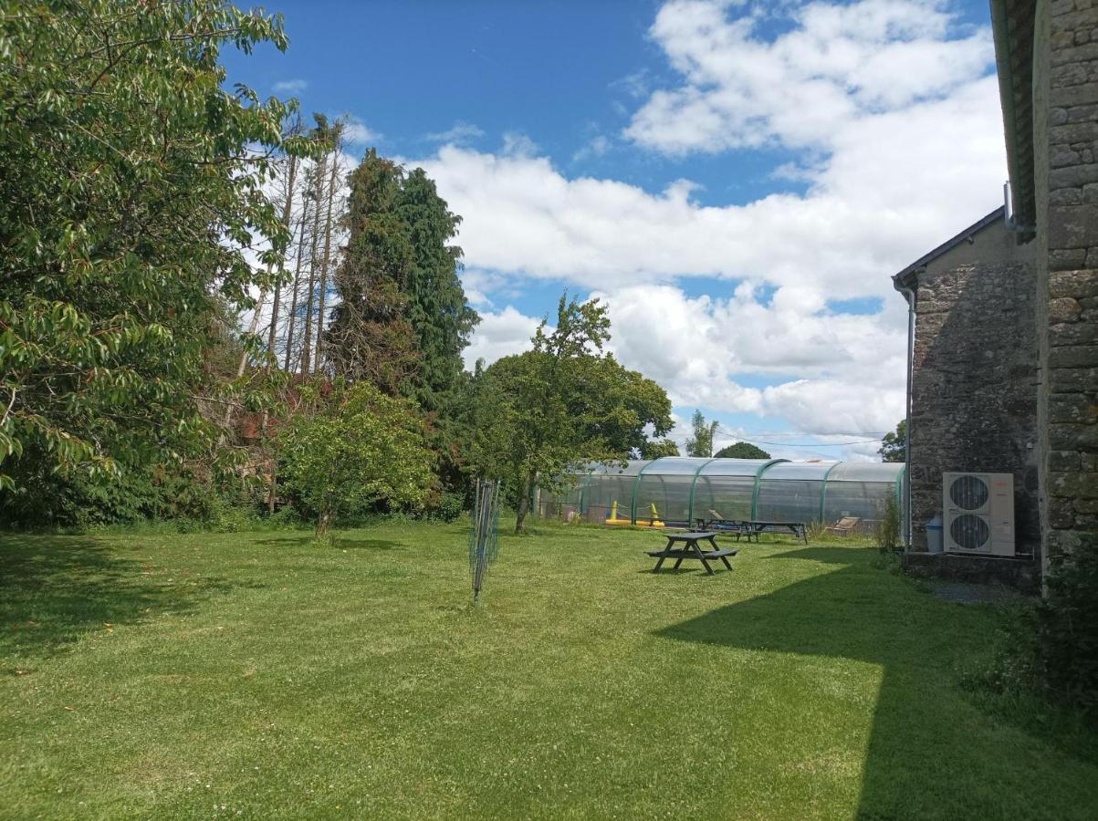 La Petellerie, maison de campagne avec piscine pour un séjour détente Moyon Exterior foto