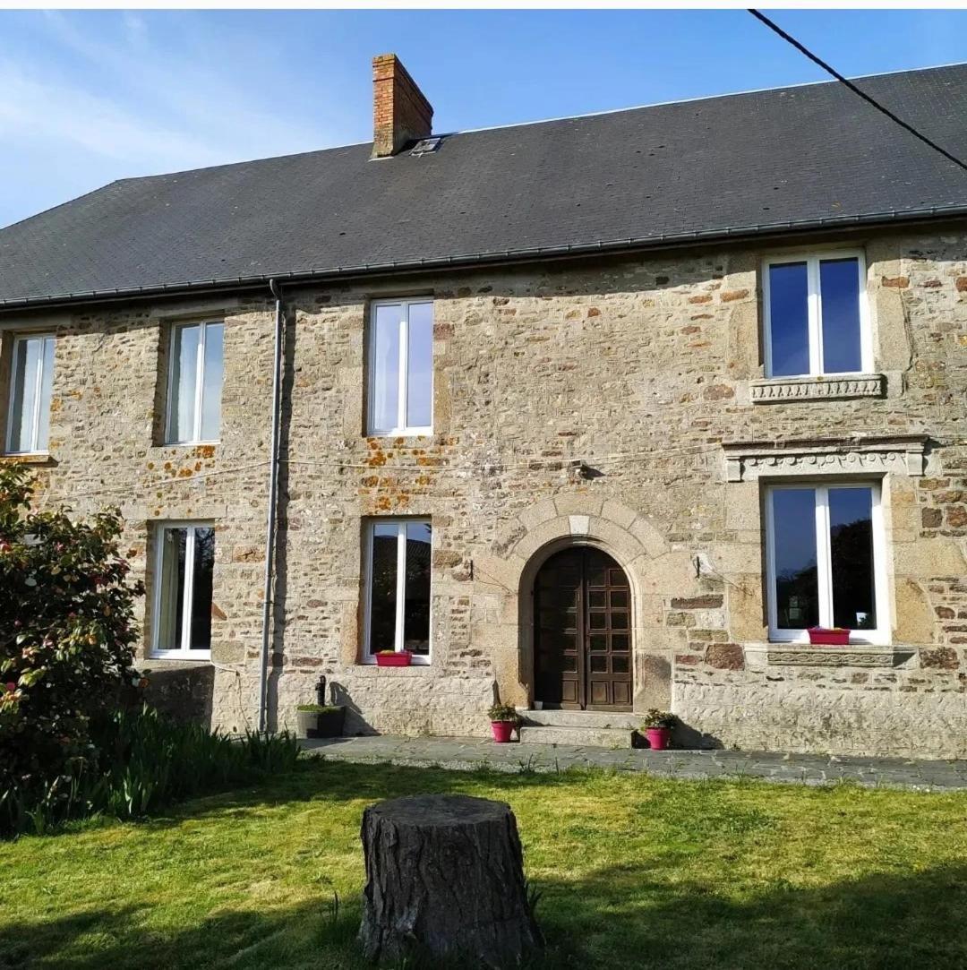 La Petellerie, maison de campagne avec piscine pour un séjour détente Moyon Exterior foto